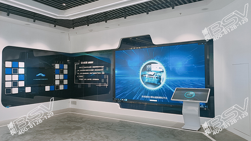 9臺液晶拼接屏.jpg 9臺液晶拼接屏.jpg